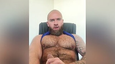 Big Muscle Bear Jerking And