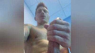 Jerking Off In The Tanning Room Of My Gym