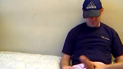 Straight Hetero Delivery Guy Serviced his Huge Dick by a Guy