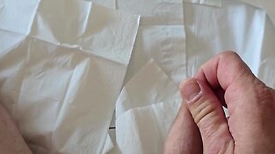 Jerked Off For 5 Minutes And Then Squirted On Tissues