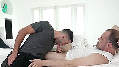 Hunk Max Sargent Pounding In The Bed