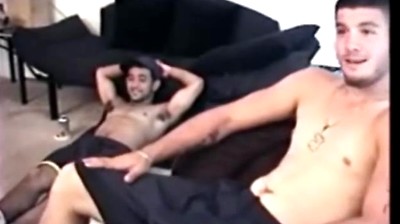 2 Straight Boys Beat Off
