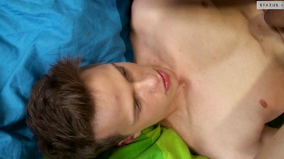Buff Beauty Savours A Kinky Ride On Tattooed Twink's Joystick!