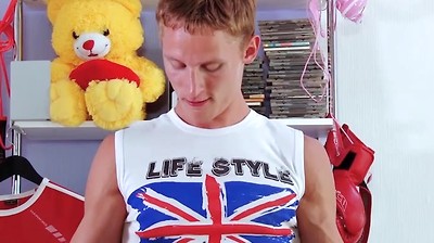 Cum eating twink gets a treat!