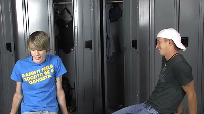 Twink enjoys it when buddy bangs him
