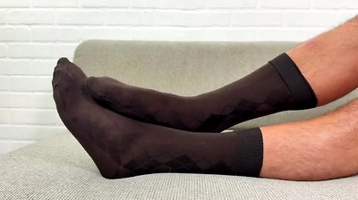 Drew's Dress Socks & Bare Feet