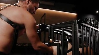 Bighandsff Takes Full Advantage Of Axel Abysses Caged Hole