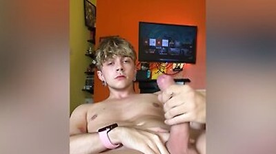 Lucas Twink Cums On His Own Face By Accident