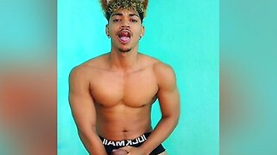 Cubanfox, Furry, Masturbandose Su Enorme Polla De 24 Cm