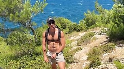 Andolini Xxl In Two Hikers, One Trail