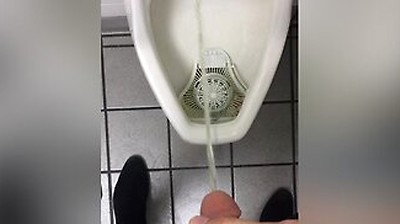 Big Bi Dick Pissing (hard & Soft)