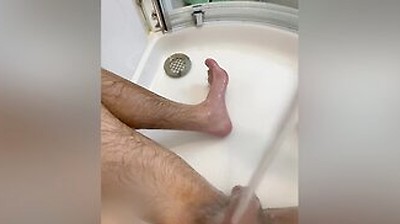 Using The Showerhead To Cum Handsfree