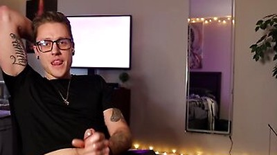 Nerd White Boy Cums On Face