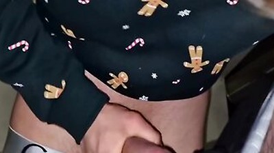 A Handsome Passerby In A Shopping Mall Sucks A Mans Huge Cock With Cum!