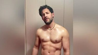 Muscle Blind White Guy Jerk Off And Cum On His Body